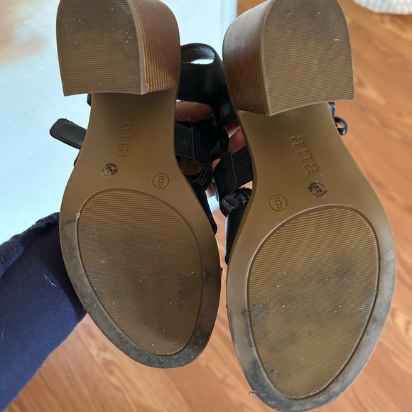 JCpenney- Ana “a new approach” Block Heel🖤 - Picture 4 of 4